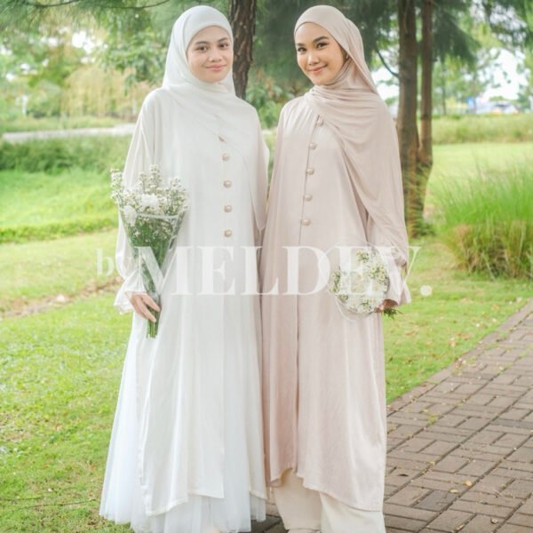 0568624f-d07a-4a7e-be67-f0019be53b9d.jpg ByMeldev Putri Silk Malay Tunik Melayu