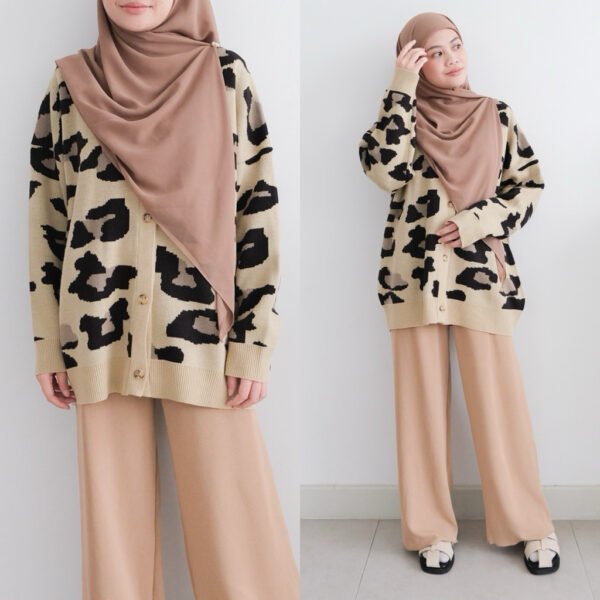 1bc22694-d9ea-497b-89c2-65152a615dd9-1.jpg ByMeldev Leopard Motif Premium Cardigan Tebal Musim Dingin