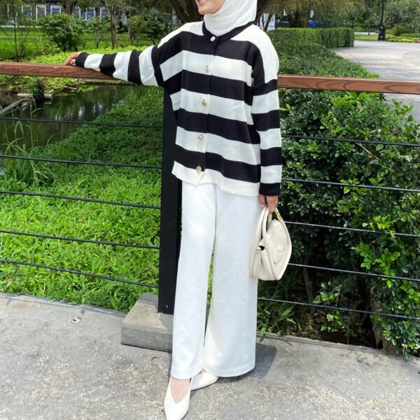 1be3d84d-5b19-434d-8292-e01bb1a4ee73.jpg ByMeldev Big Stripes Knit Top Cardigan