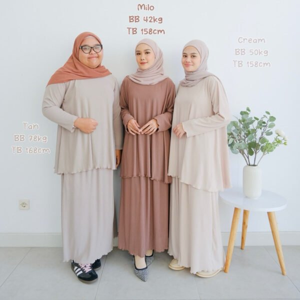 36a77810-1e6e-4aed-b350-dcfa23c4cc6d.jpg ByMeldev Lilly Pleats Skirt Set Melayu Busui Nonbusui