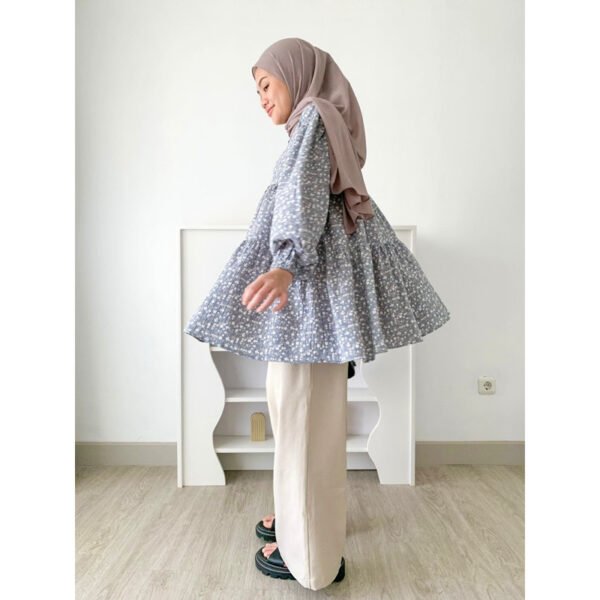 Bymeldev Flower Pearl Blouse Kancing Mutiara