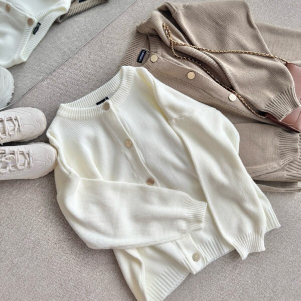 6be3e8d3-720c-4c25-9d26-68178e6cc184.jpg ByMeldev Sunkist Button Premium Cardigan Tebal Kancing Bulat