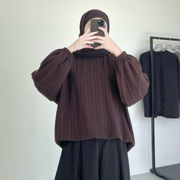 7461cc4d-43a8-4681-a827-a5d7f262e43f.jpg ByMeldev Yumii Oversized Top Knit Busui Nonbusui