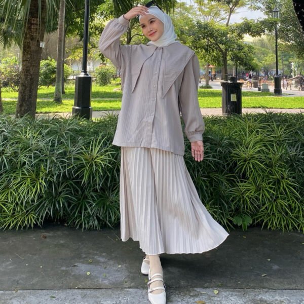 79b89e21-409e-4c77-8d4a-fc714cd010f9-1.jpg ByMeldev Valerie Oversized Shirt