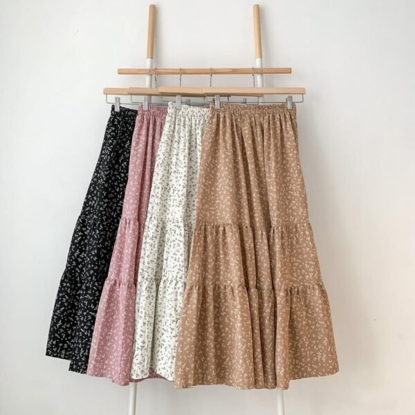 9cac2fe1-afed-4491-9c6f-0a01c03e1a38.jpg Bymeldev Floral Skirt