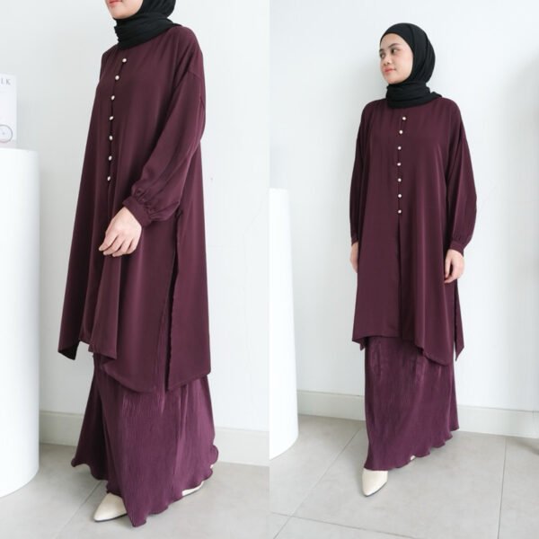 adc5c6c8-7642-46b9-94ae-1819f9d57a44-1.jpg ByMeldev Melayu Button Set Setelan Rok Plisket Raya Series