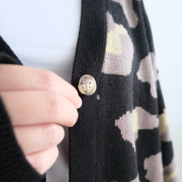 c52d1144-ee19-47b2-a8d7-21b539422c04-1.jpg ByMeldev Leopard Motif Premium Cardigan Tebal Musim Dingin