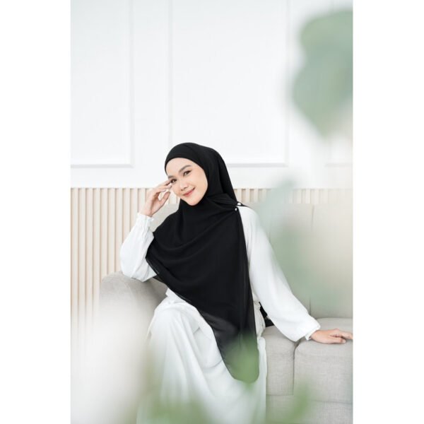 cce61f1b-080e-45a1-8301-bc87f287128e.jpg ByMeldev Hijab Instan Jumbo Syar’i 140x140