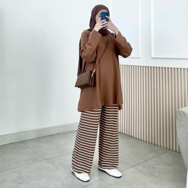 3d3fddd4-85e2-4e6f-b84a-182b6bb51fa6.jpg ByMeldev Basic Stripes Cullote Celana Knit Rumahan