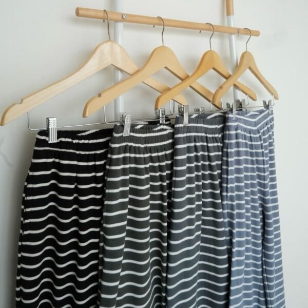 IMG_3556 ByMeldev Basic Stripes Cullote Celana Knit Rumahan