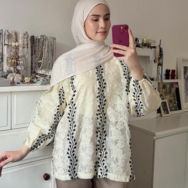 IMG_3764 ByMeldev Heart Embroidery Blouse