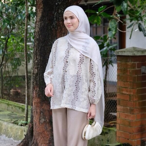 IMG_3766 ByMeldev Heart Embroidery Blouse